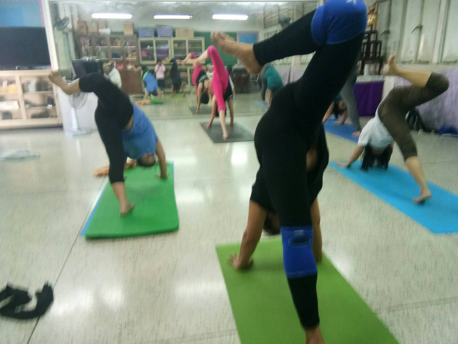 Aerial Yoga — โยคะอากาศ